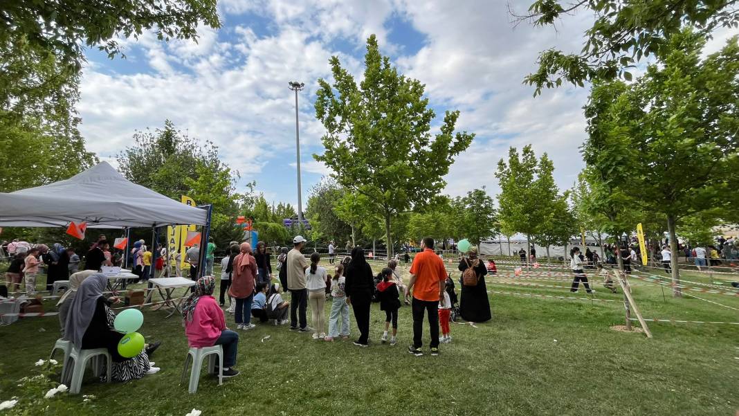 Selçuklu’da karne sevinci şenliğe dönüştü! Yüzlerce çocuk akın etti 4